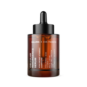 Eine Tropfflasche aus braunem Glas mit der Aufschrift DALUMA CELLULAR RESURGENCE ANTI AGING SERUM, mit Hyaluronsäure, Vitamin C, Seelupinenprotein und Chlorella vulgaris für eine intensive Hauterneuerung.