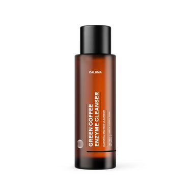 Braune Flasche mit schwarzer Kappe und der Aufschrift "DALUMA GREEN COFFEE CLEANSER ENZYMPEELING" für normale und aktive Haut, zur sanften Reinigung und natürlichen Regeneration mit pflanzlichen Enzymen; ideal für die tägliche Anwendung.