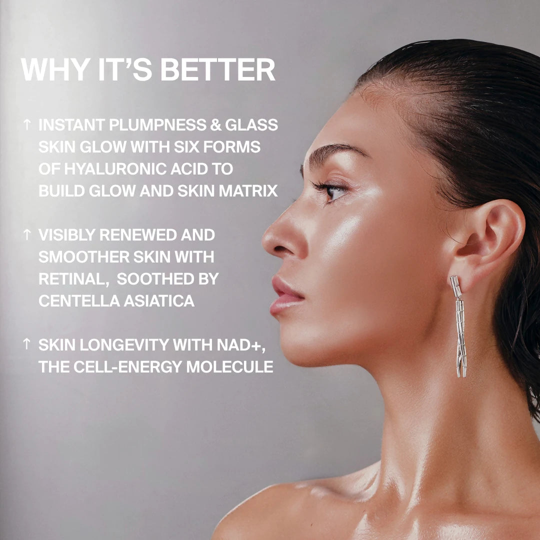 Profilansicht einer Frau mit strahlender Haut, daneben ein Textüberlagerung mit der Aufschrift DALUMA LONGEVITY GLOW MASKE, in der die Vorteile von Hyaluronsäure, Retinal, Centella asiatica und NAD+ beschrieben werden.