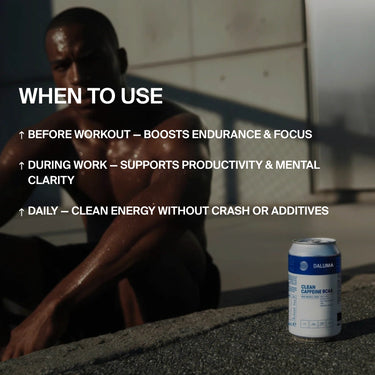Ein Mann in Trainingskleidung ruht sich im Freien aus, mit einer DALUMA CLEAN BCAA ENERGY DRINK 6 PACK Dose im Vordergrund, die diesen natürlichen Energy Drink mit veganen BCAAs für Training, Arbeit und tägliche Energie präsentiert.