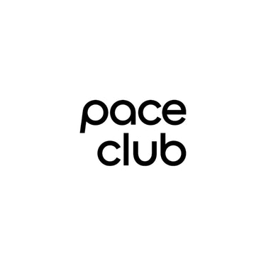 Das Bild zeigt die Worte Pace Club in fetten, schwarzen Kleinbuchstaben auf einem schlichten weißen Hintergrund.